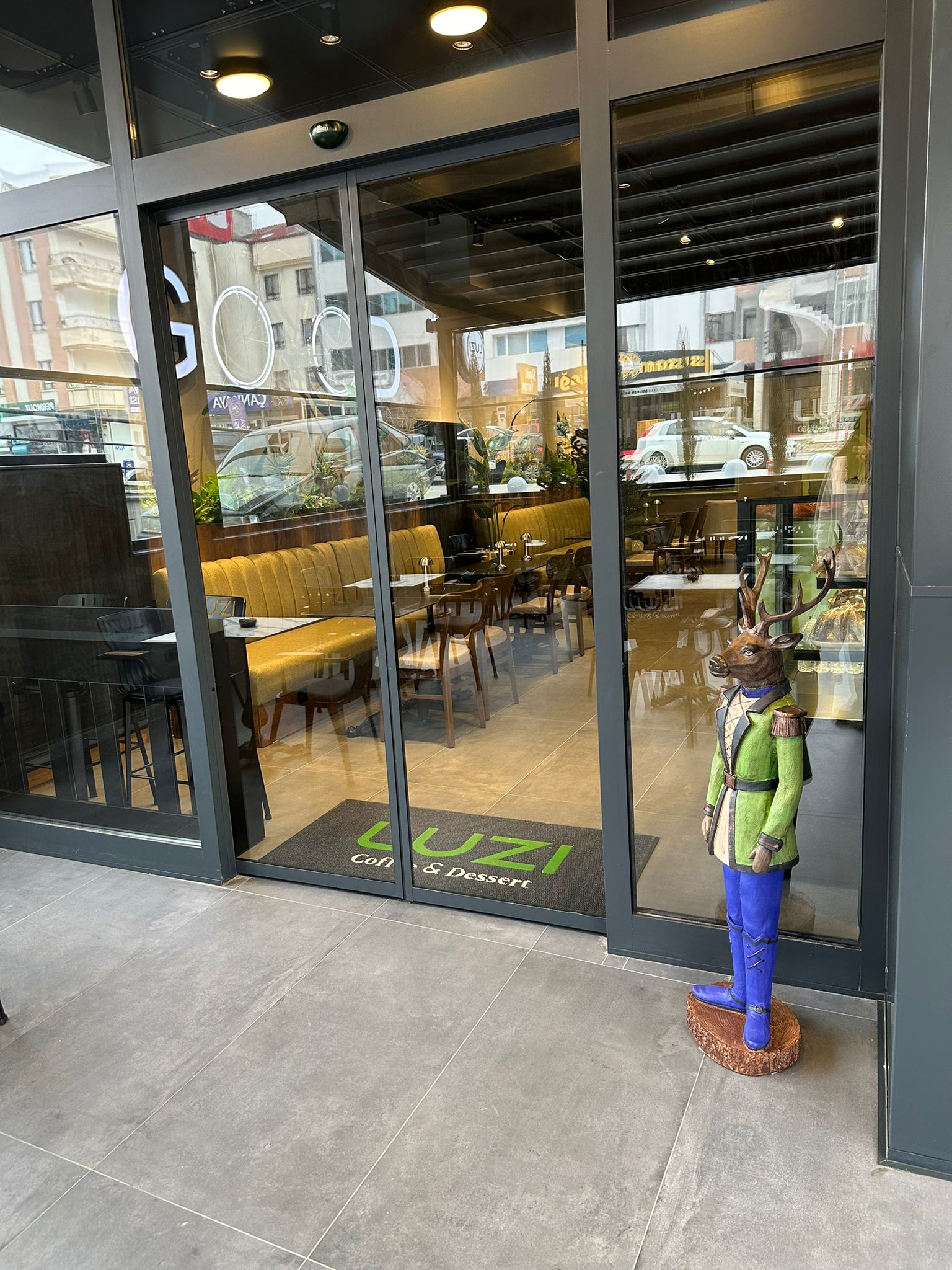 Luzi Coffee & Dessert