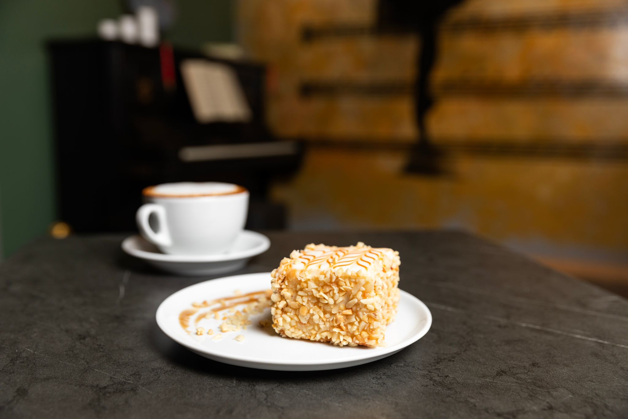 Luzi Coffee & Dessert